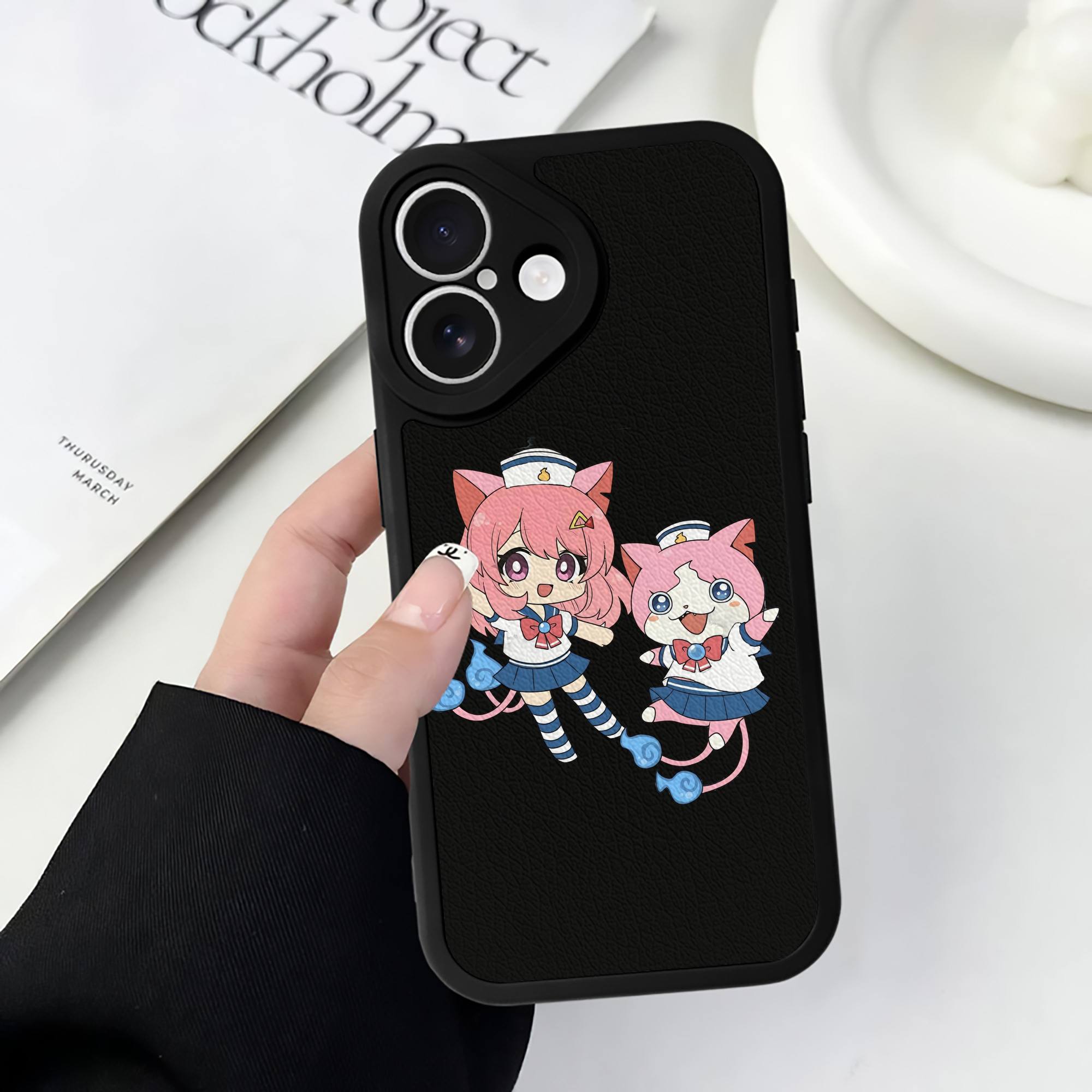 （画像用） 妖怪ウォッチ Yo-kai Watch 【iPhone 16シリーズ対応】シリコンスマホケース（レザー調） 材質：シリコン